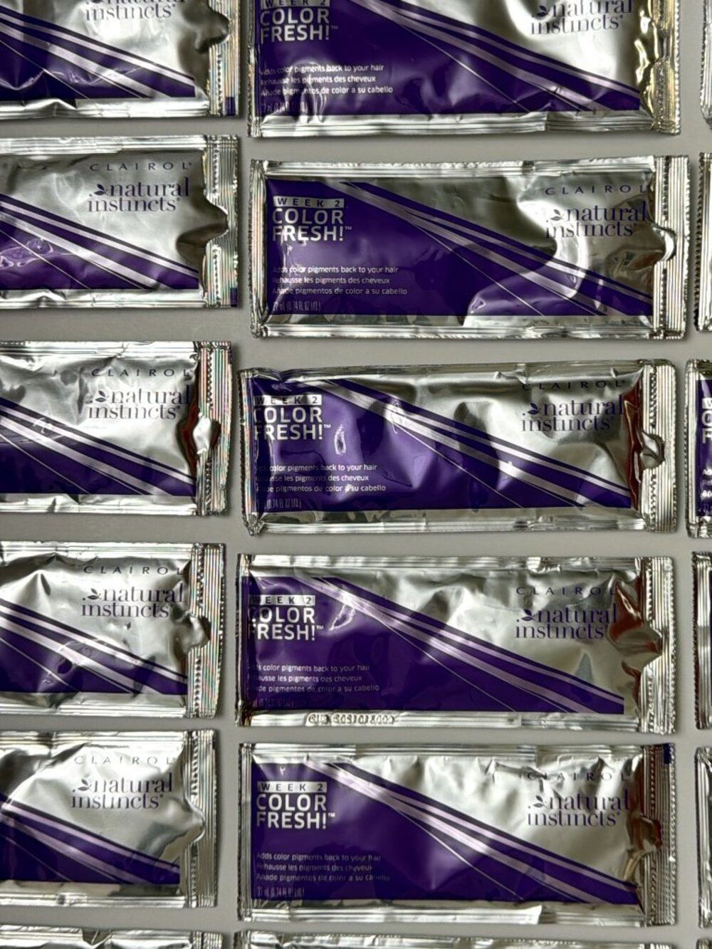 Lot of 21 Clairol Natural Instincts Week 2 Color Fresh Treatments – 0.74 oz Each - Picture 2 of 3
